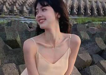 998su网站：吃瓜群众的竞技场，美丽与荒唐交织的让人拯救不了的惨烈戏码。