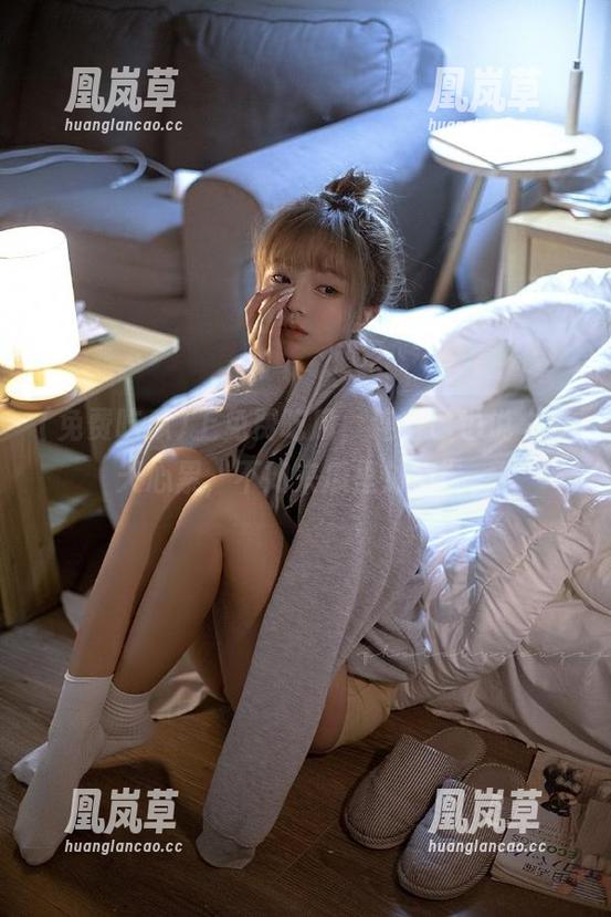 上免费吃瓜，连自己也说“今天心累，不如来瓜里放空”。