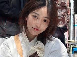 最新瓜接连爆出，91黑料不打烊，小心别被那一脚绊倒！